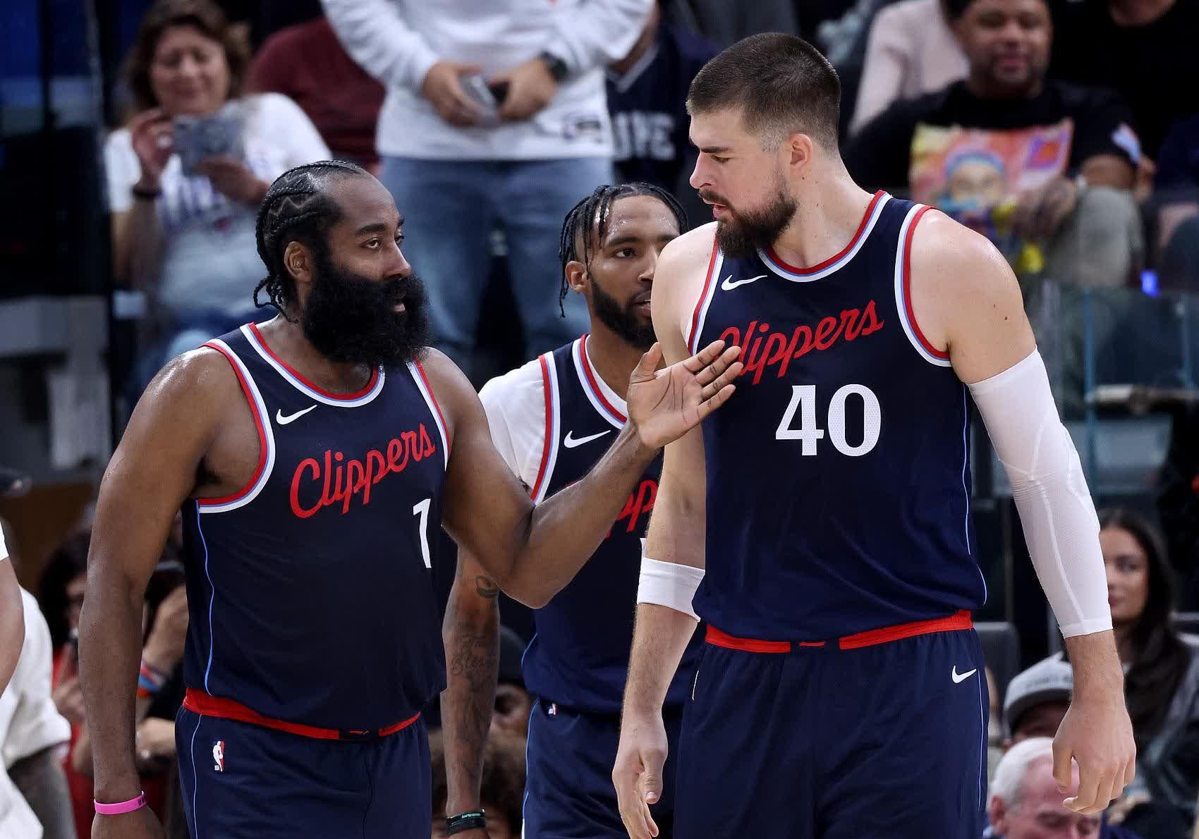 南宫28-Karsa迎来五赛季出色发挥，快船观众热烈欢呼！