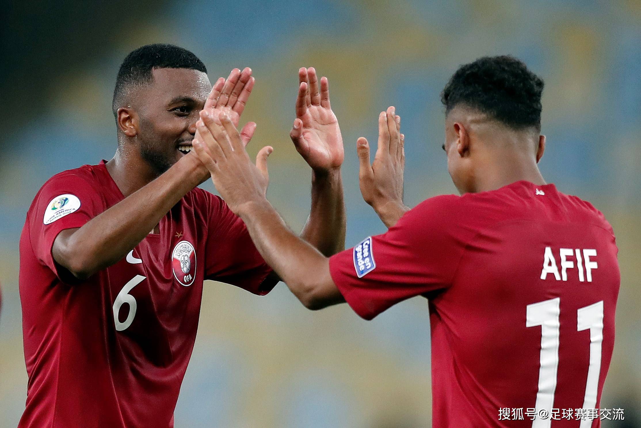 南宫28-出色防守引爆全场！，莱万多夫斯基意外战胜MAD比赛高潮迭起(莱万多夫斯基破纪录)